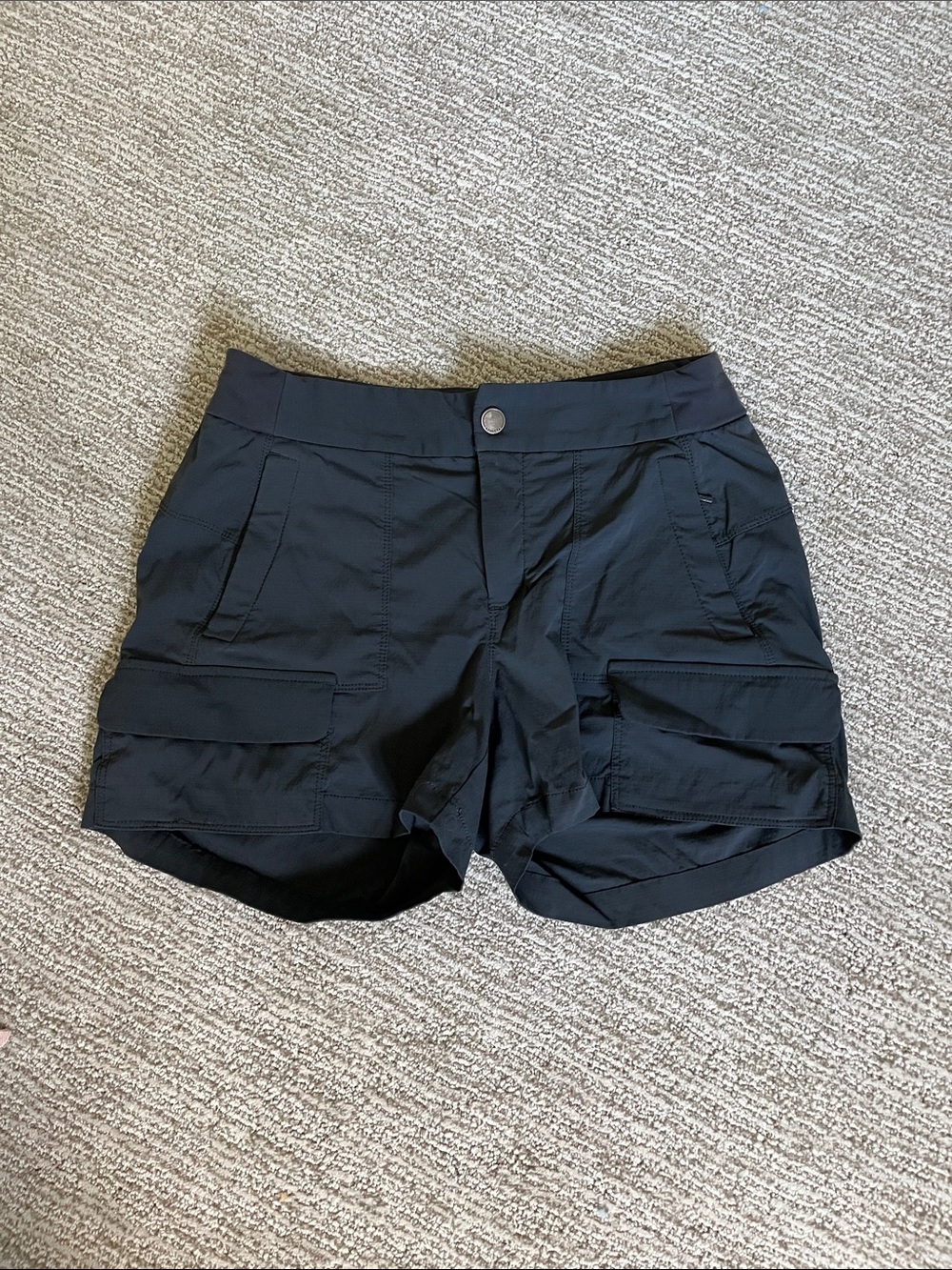 Athleta dark Gray trek shorts. Size 6